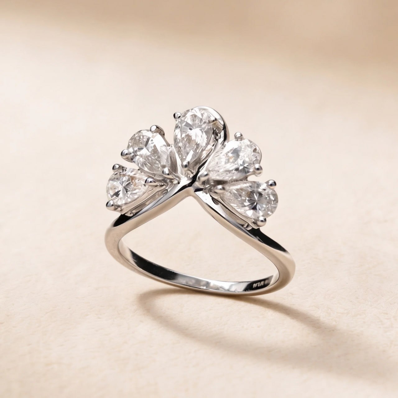 Luxe-Fashion Diamond Ring in 18K White Gold - Entry Set
