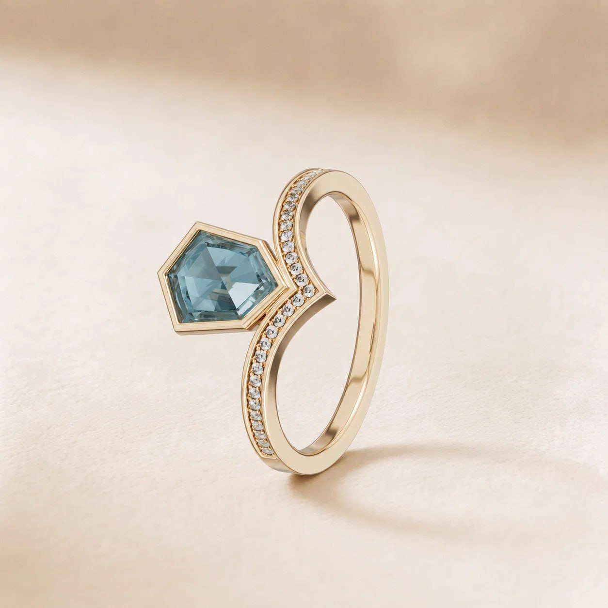Blue Rosette Diamond Ring in 18K Yellow Gold - Entry Set
